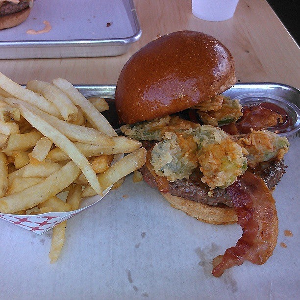 Round Premium Burgers, 885 S Indian Hill Blvd, Claremont, California