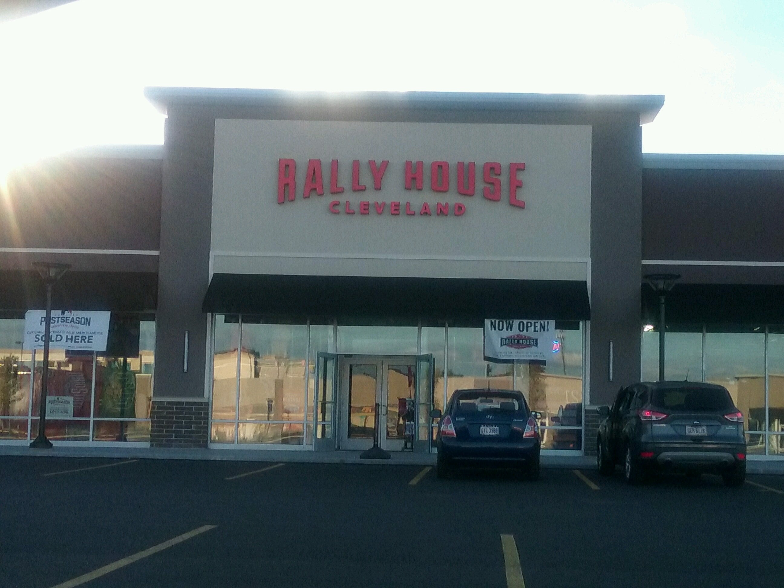 Rally House Parma, 7891 W Ridgewood Dr, Cleveland, OH, Sportswear