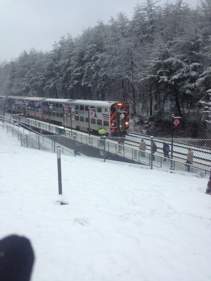 Leeland Station, 315 Leeland Rd, Fredericksburg, VA, Containerized