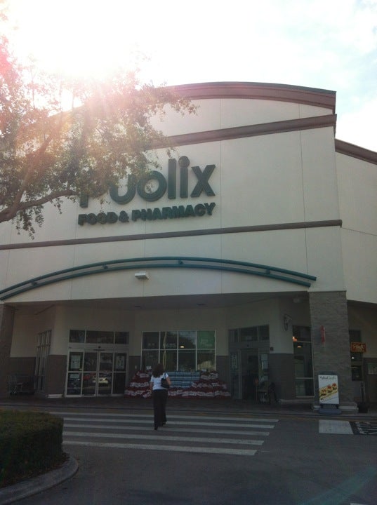 Publix Liquors at Willa Springs Village, 5681 Red Bug Lake Rd, Winter