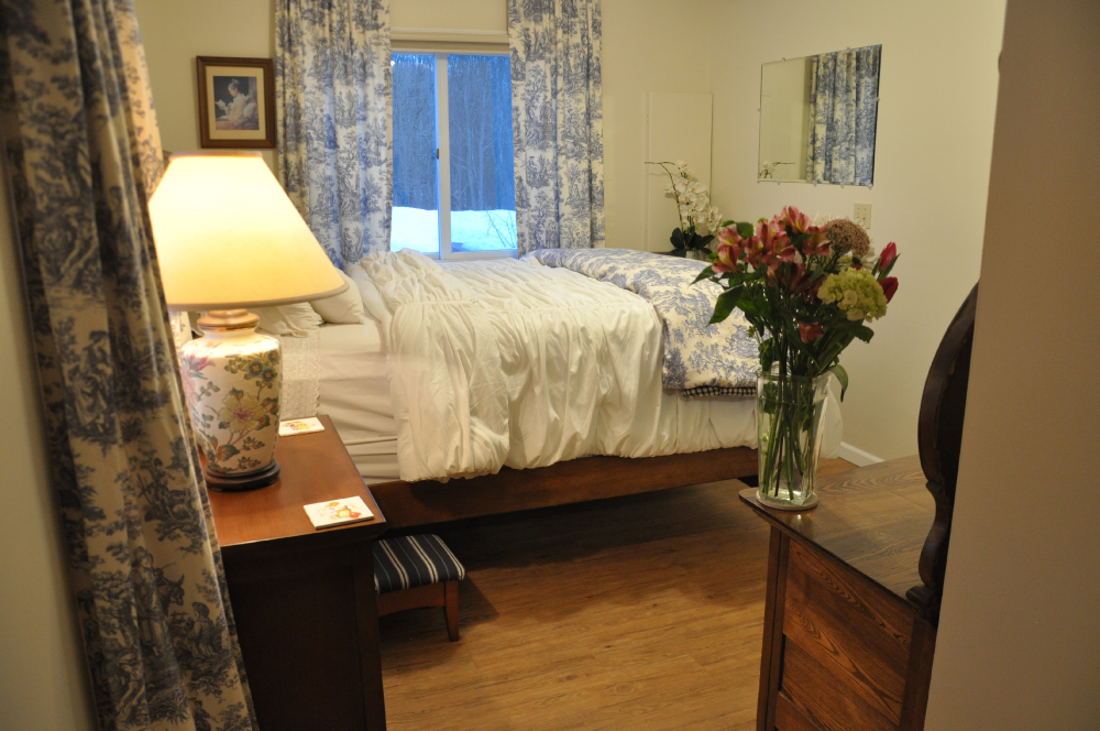 The House on the Hill Bed and Breakfast, 9661 Lake St, Ellsworth, MI