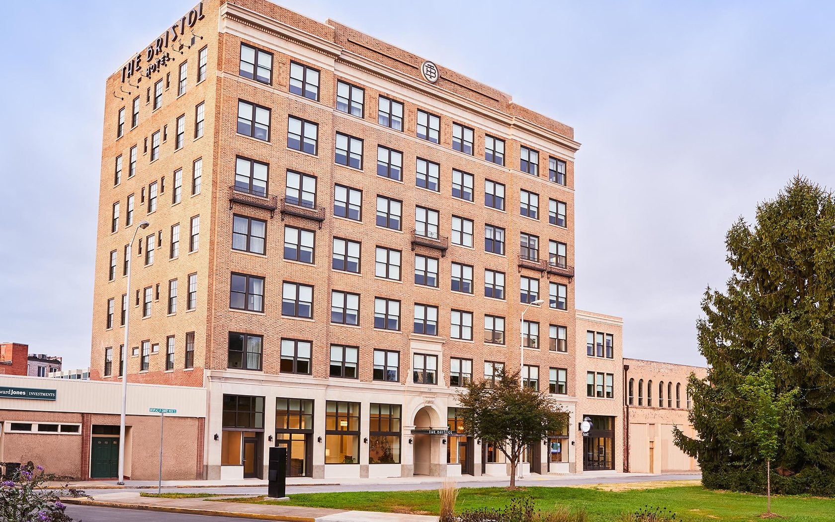 The Bristol Hotel, 115 Country Music Way, Bristol, VA,