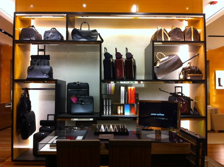 roosevelt field louis vuitton