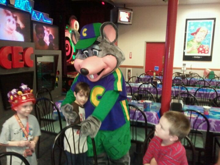 Chuck E Cheese's, 56 Chambersbridge Rd, Suite 383, Brick, Nj, Pizza 