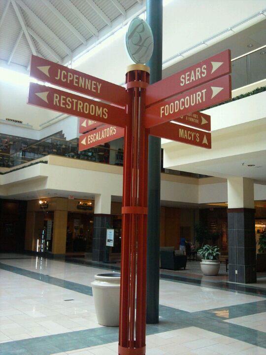 The Shoppes at Buckland Hills, 194 Buckland Hills Dr, Manchester, CT