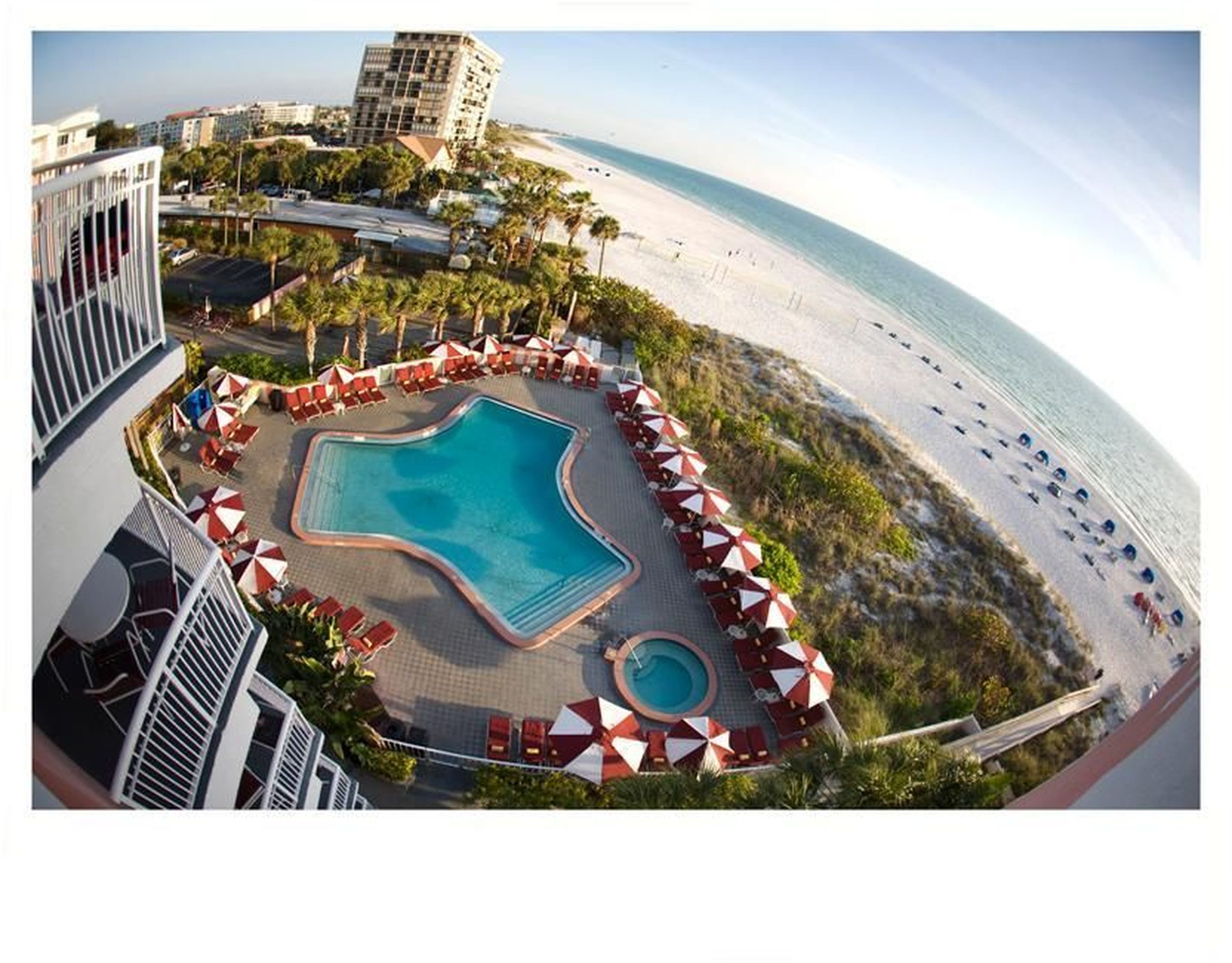Beach House Suites Saint Pete Beach, 3860 Gulf Blvd, St Pete Beach, FL