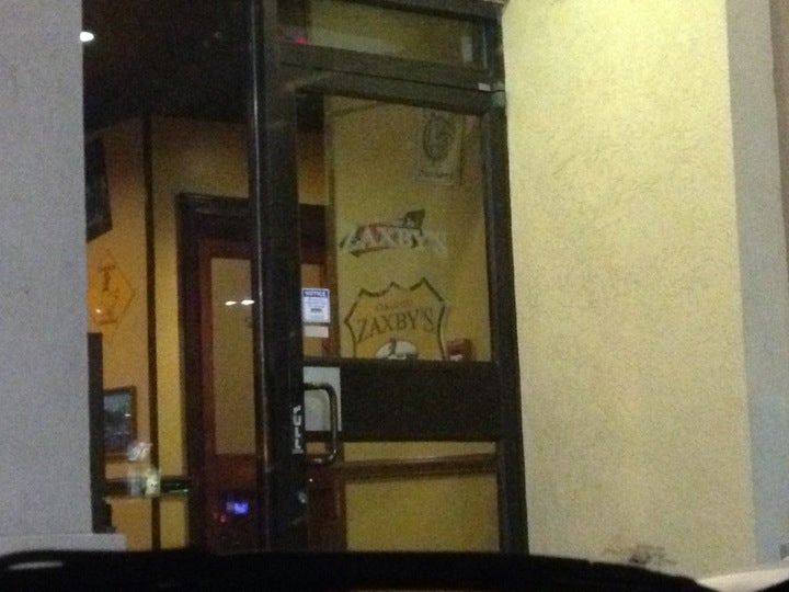 Zaxby's Chicken Fingers & Buffalo Wings, 7480 Commerce Dr, Olive Branch