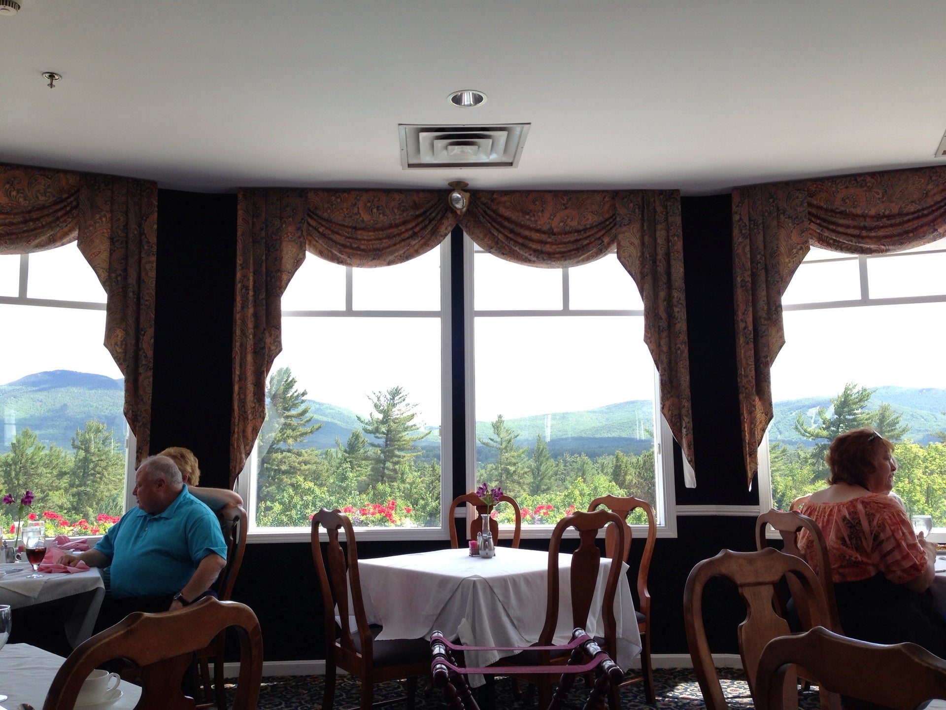 White Mountain Hotel & Resort, 87 Fairway Dr, Bartlett, Town of, NH