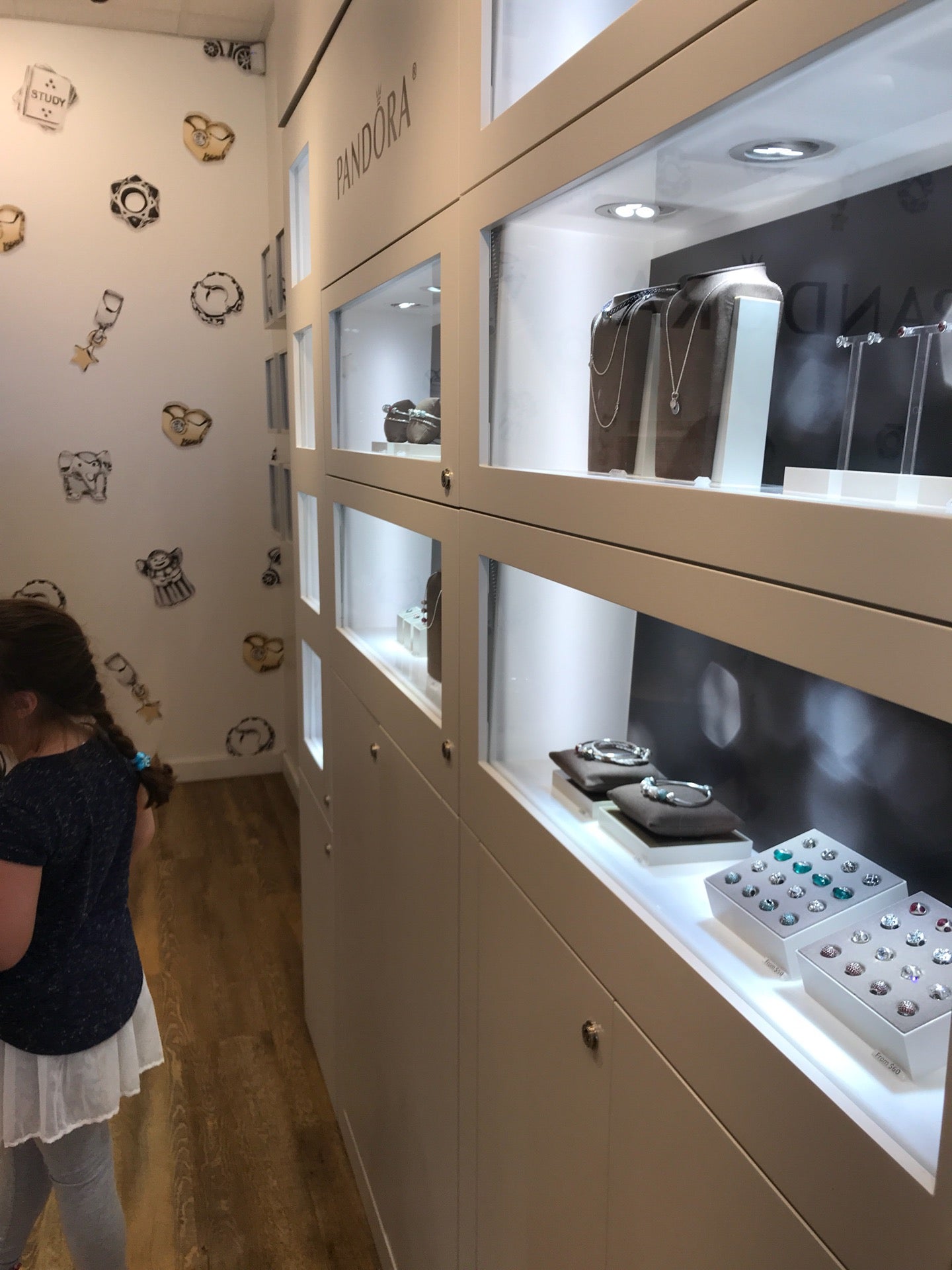 Pandora Outlet, 11211 120th Ave, Pleasant Prairie, WI, Jewelry Bought