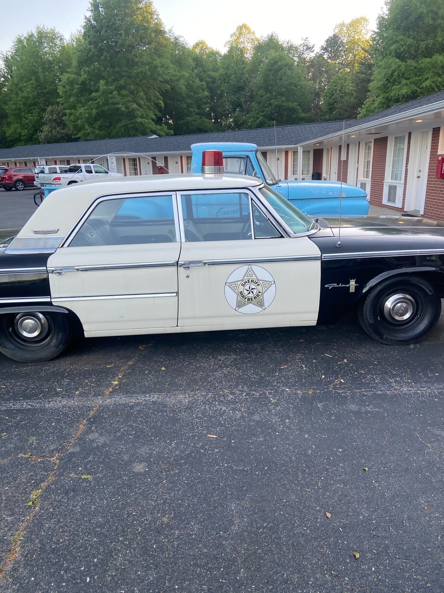 BluVue Lodge, 1421 Fancy Gap Rd, Mt Airy, NC, Hotels & Motels