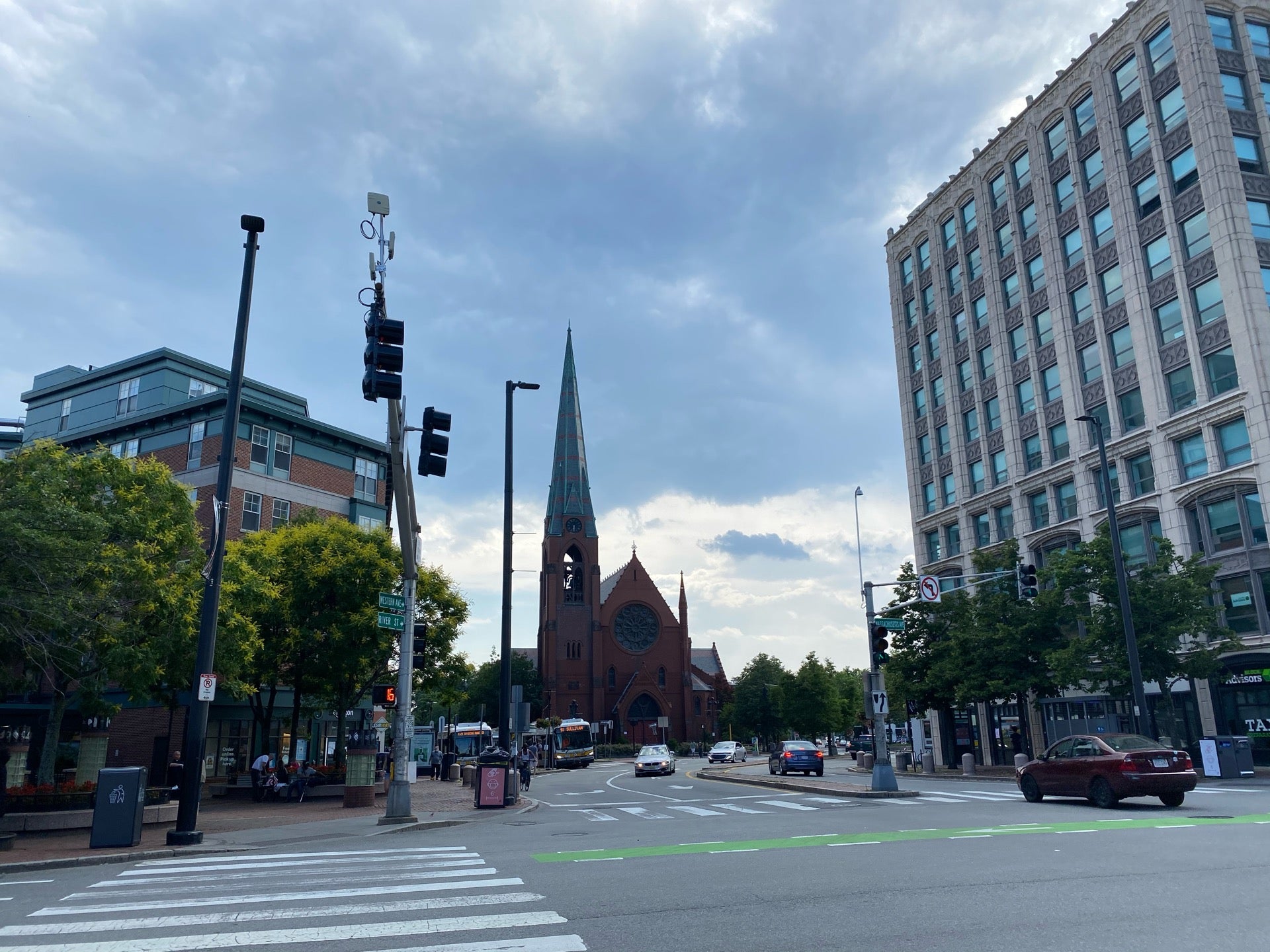 Amazon Hub Locker+, 1 Central Sq, Cambridge, MA, Services NEC MapQuest