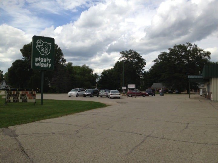 Lucassen's Sentry Foods, 275 Laing St, Redgranite, Village of, WI