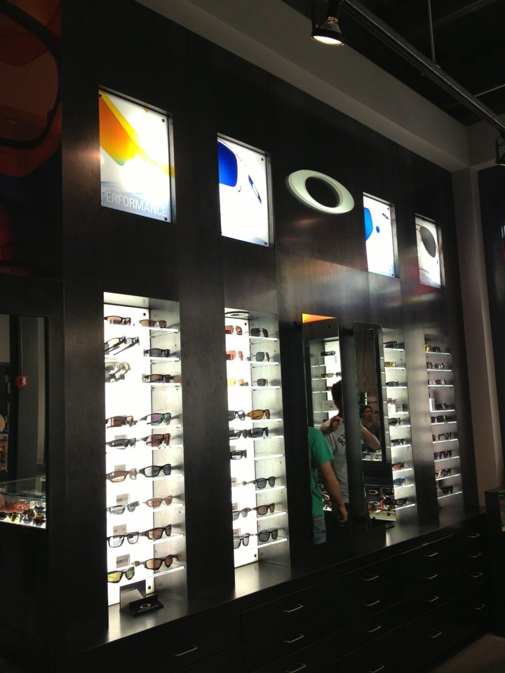 LCD Ceiling Displays : oakley store