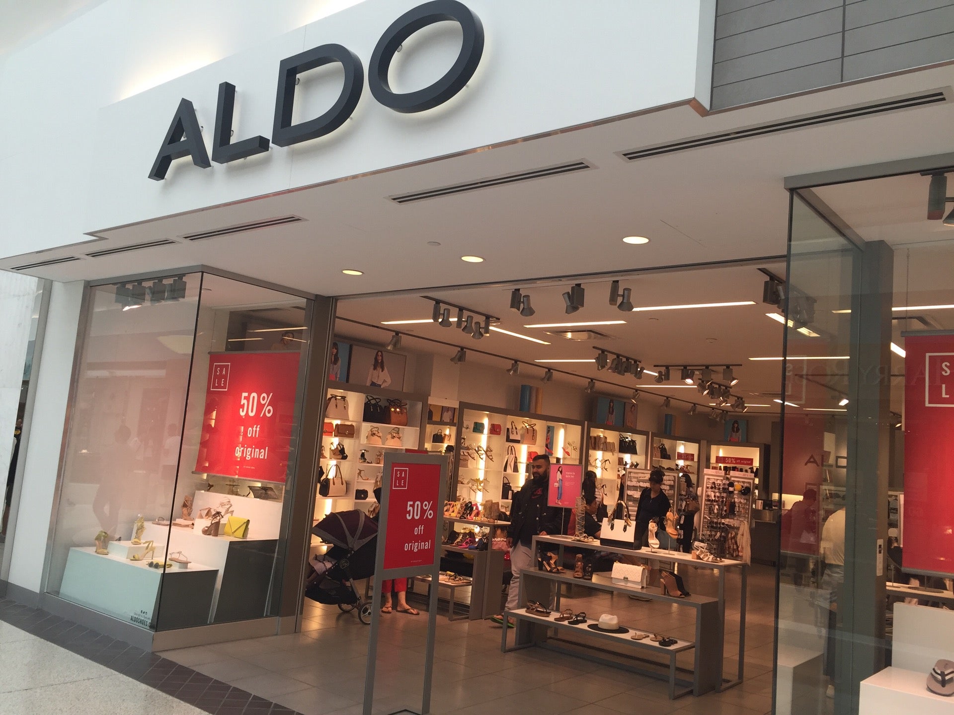 Aldo deals vancouver mall