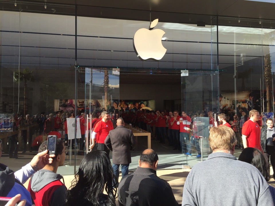 Apple Summerlin, 1985 Festival Plaza Drive, Las Vegas, NV