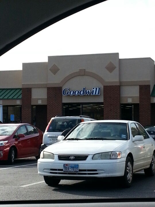 Goodwill Store and Donation DriveThru, 2823 Watson Blvd, Warner Robins