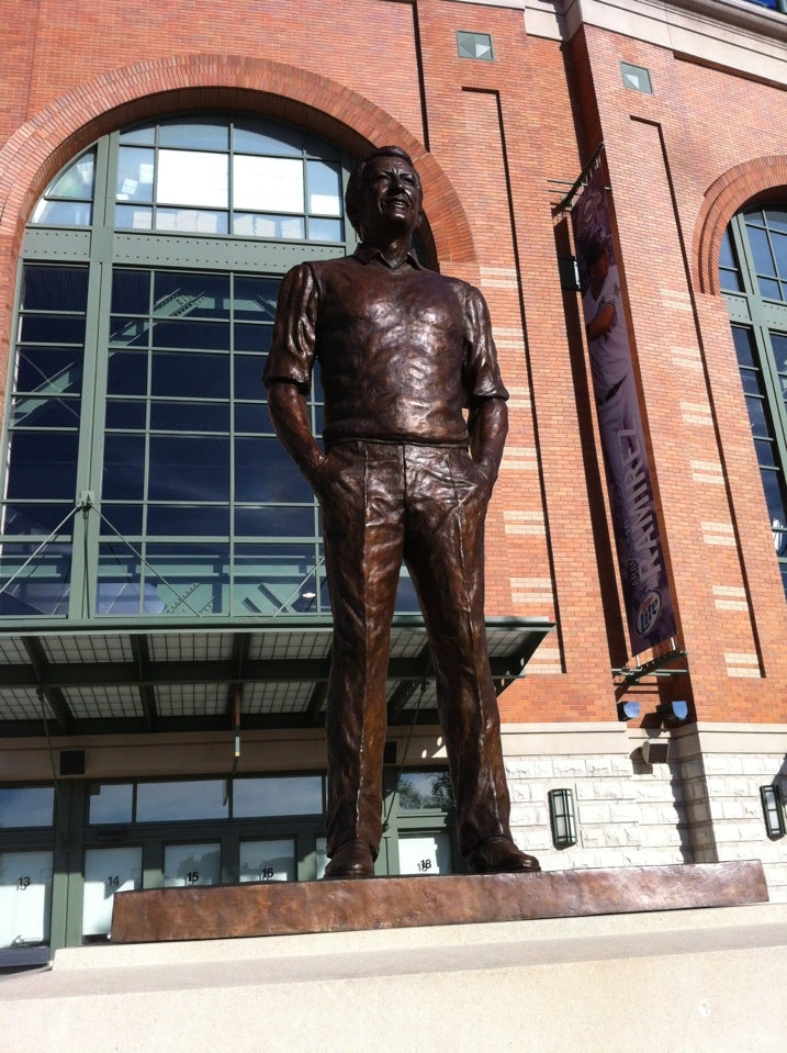 Bob Uecker Statue, Miller Park, Milwaukee, WI, Art - MapQuest