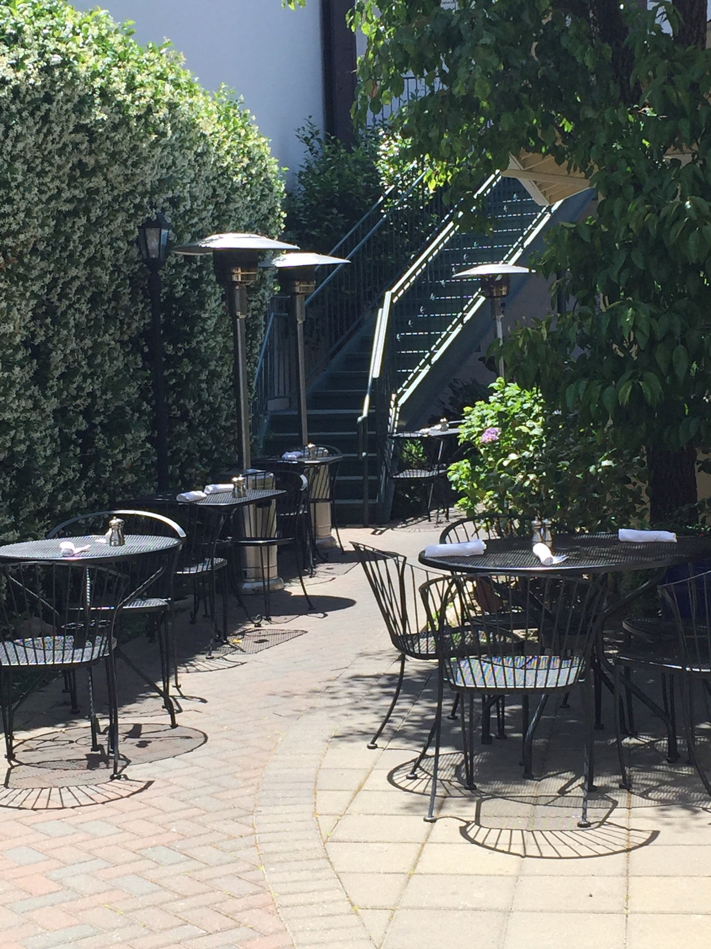 The Peasant And The Pear, 267 Hartz Ave, Danville, CA, Eating places