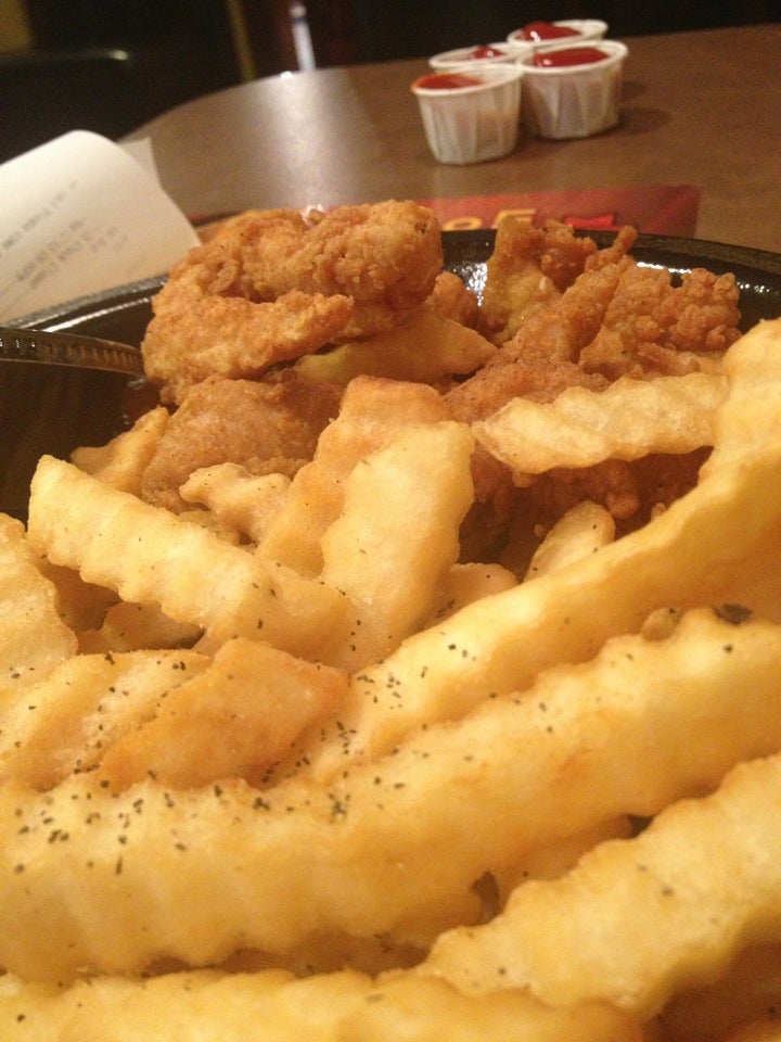 Zaxby's Chicken Fingers & Buffalo Wings, 7480 Commerce Dr, Olive Branch