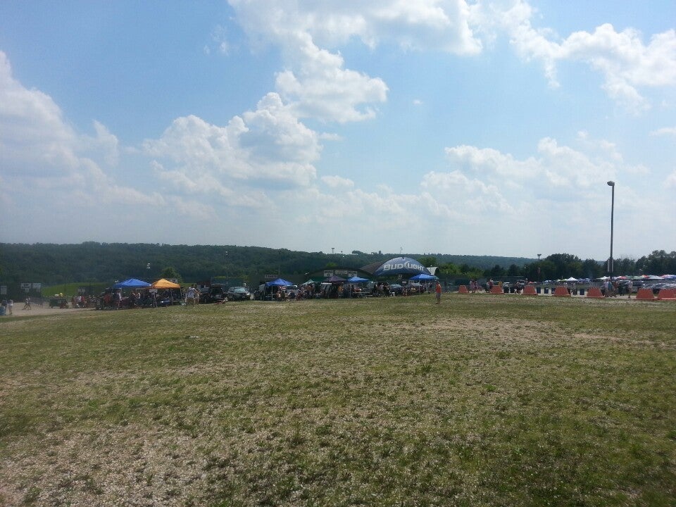 Alpine Valley Parking Lot, 2699 Hwy, East Troy, WI MapQuest