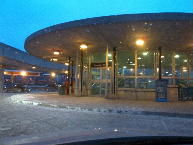 Kennedy Station Passenger Pick-Up and Drop-Off