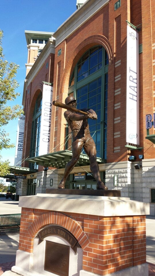 Robin Yount Statue - Story Hill - 298 visitors