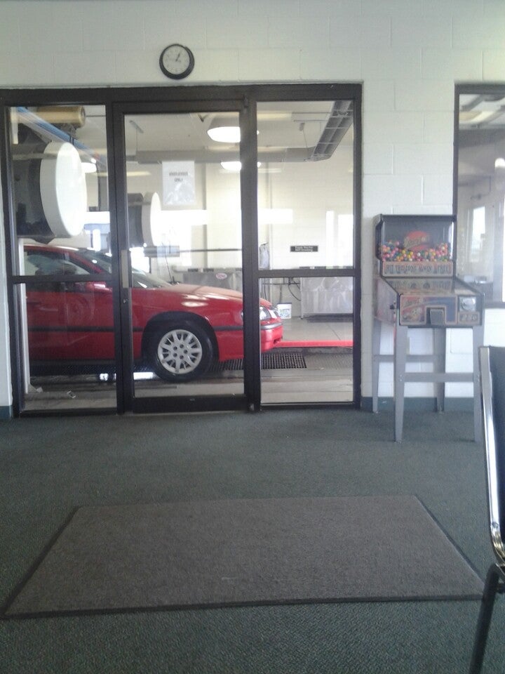 Parkway Auto Laundry, 1701 Morrissey Dr, Bloomington, IL, Car Washes