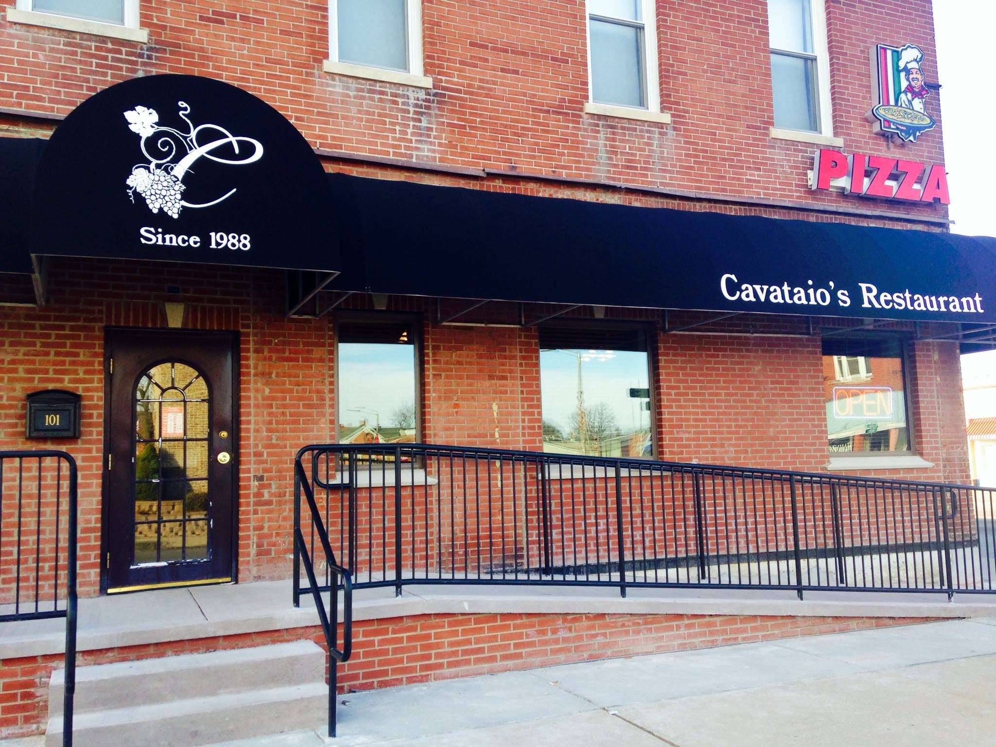 Cavataios' Restaurant, 101 S Edwardsville St, Staunton, IL, Pizza