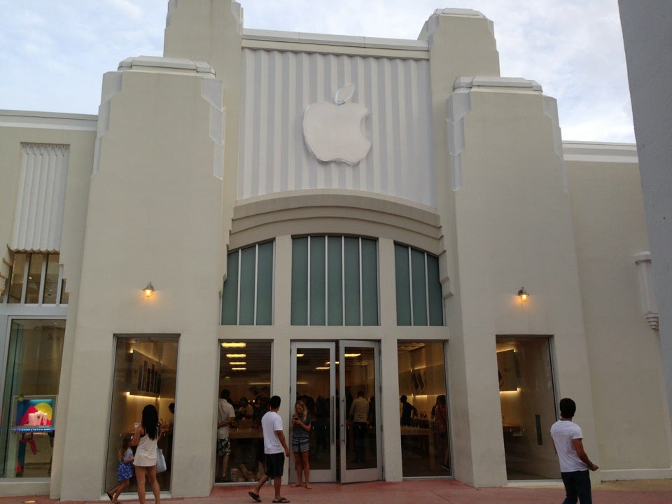 Apple Lincoln Road - Electronics Store in City Center