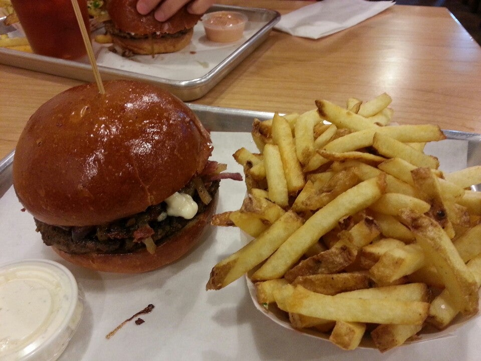 Round Premium Burgers, 885 S Indian Hill Blvd, Claremont, California