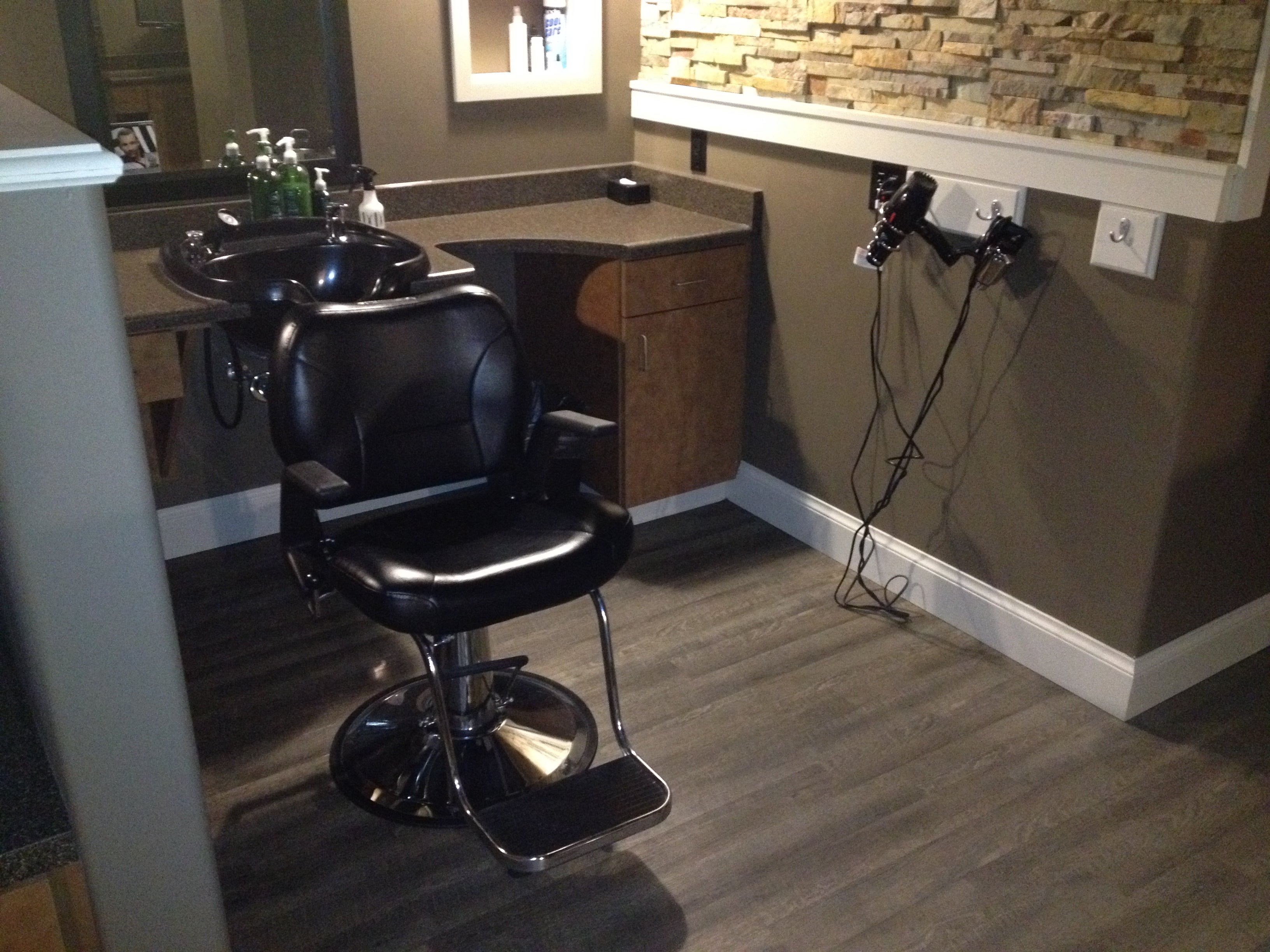 Men's Hair House, N88W15423 Main St, Menomonee Falls, Village of, WI
