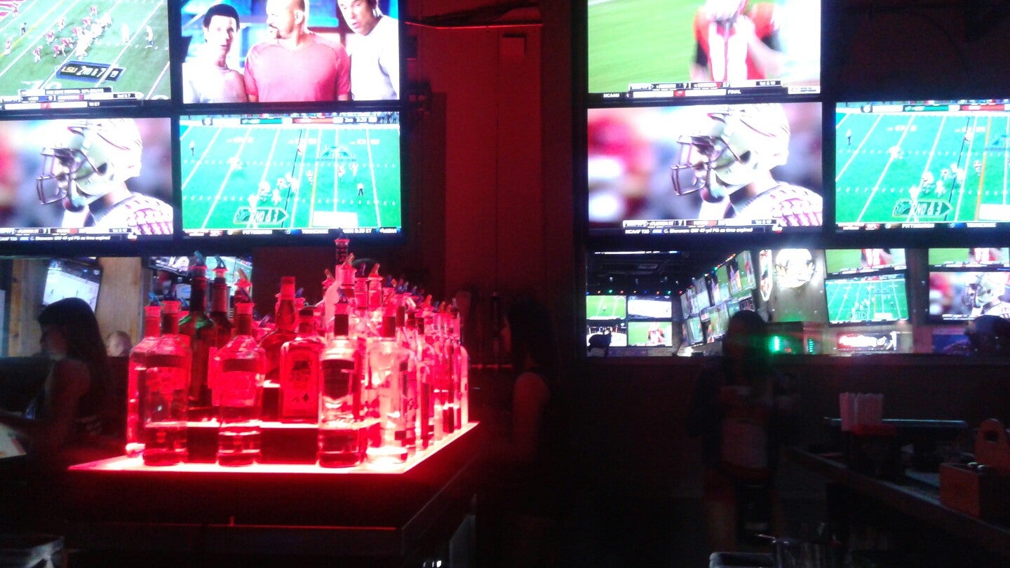 Show Me's Sports Bar & Grill CLOSED, 12836 Henderson Rd, Tampa, FL