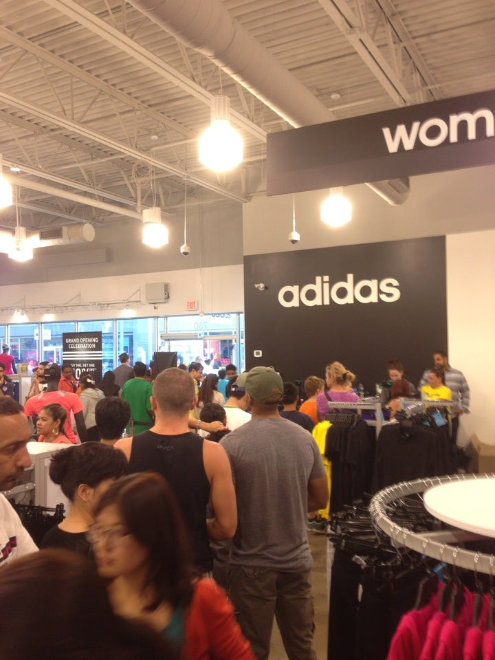 Adidas store ontario clearance mills