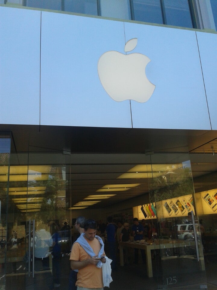 Apple Town Square, 6671 Las Vegas Blvd South, Las Vegas, NV