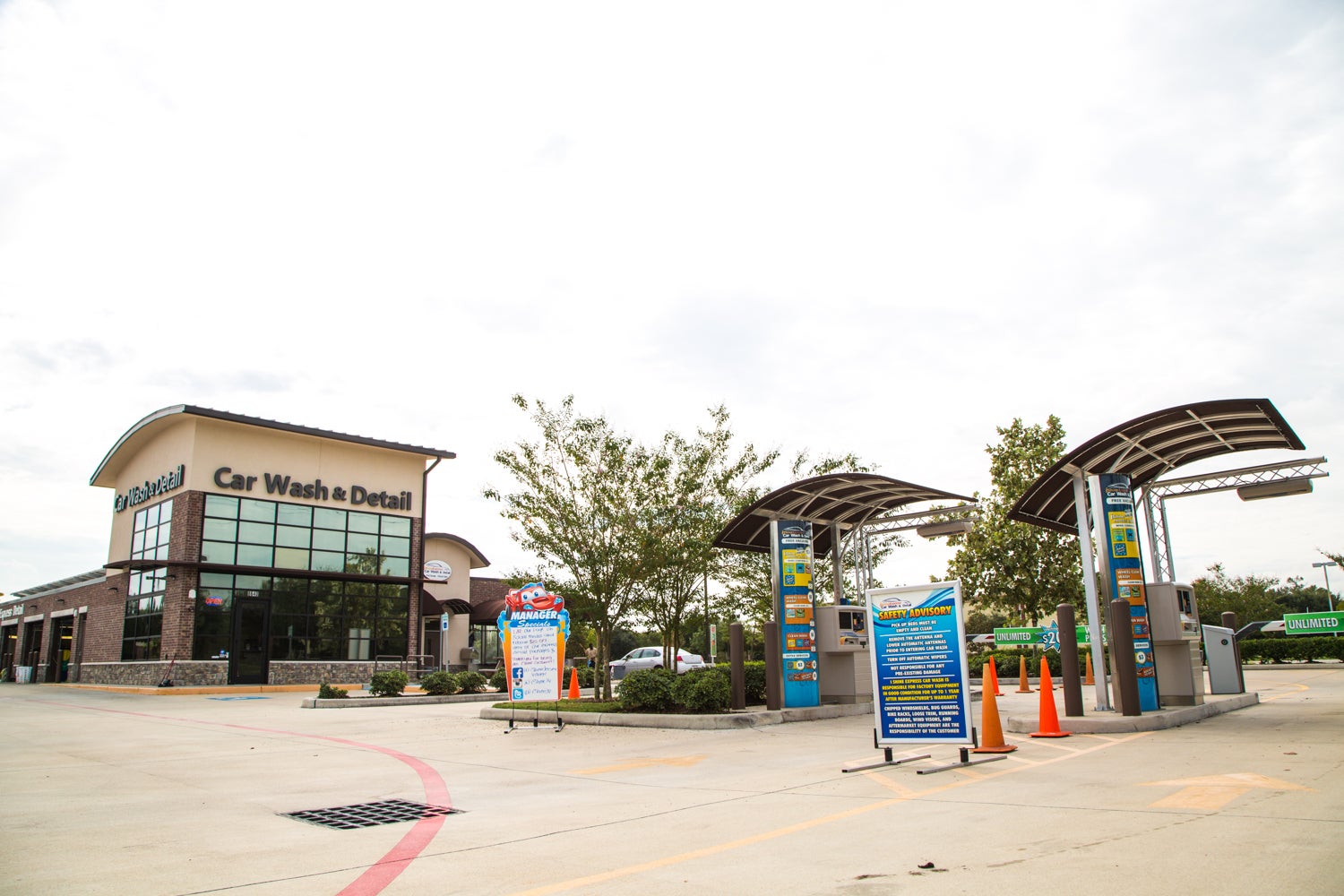 iShine Express Car Wash and Detail, 8640 Jones Rd, Jersey Village, TX