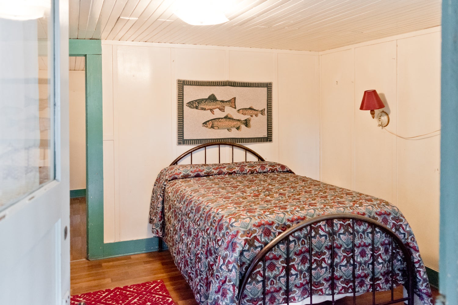 Cave Springs Resort and Vacation Rentals, 4727 Dunsmuir Ave, Dunsmuir