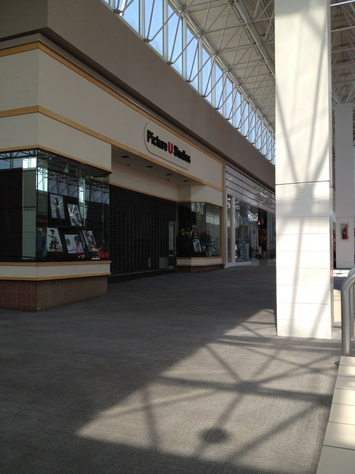 Cheltenham Square Mall, 2385 W Cheltenham Ave, Cheltenham Twp