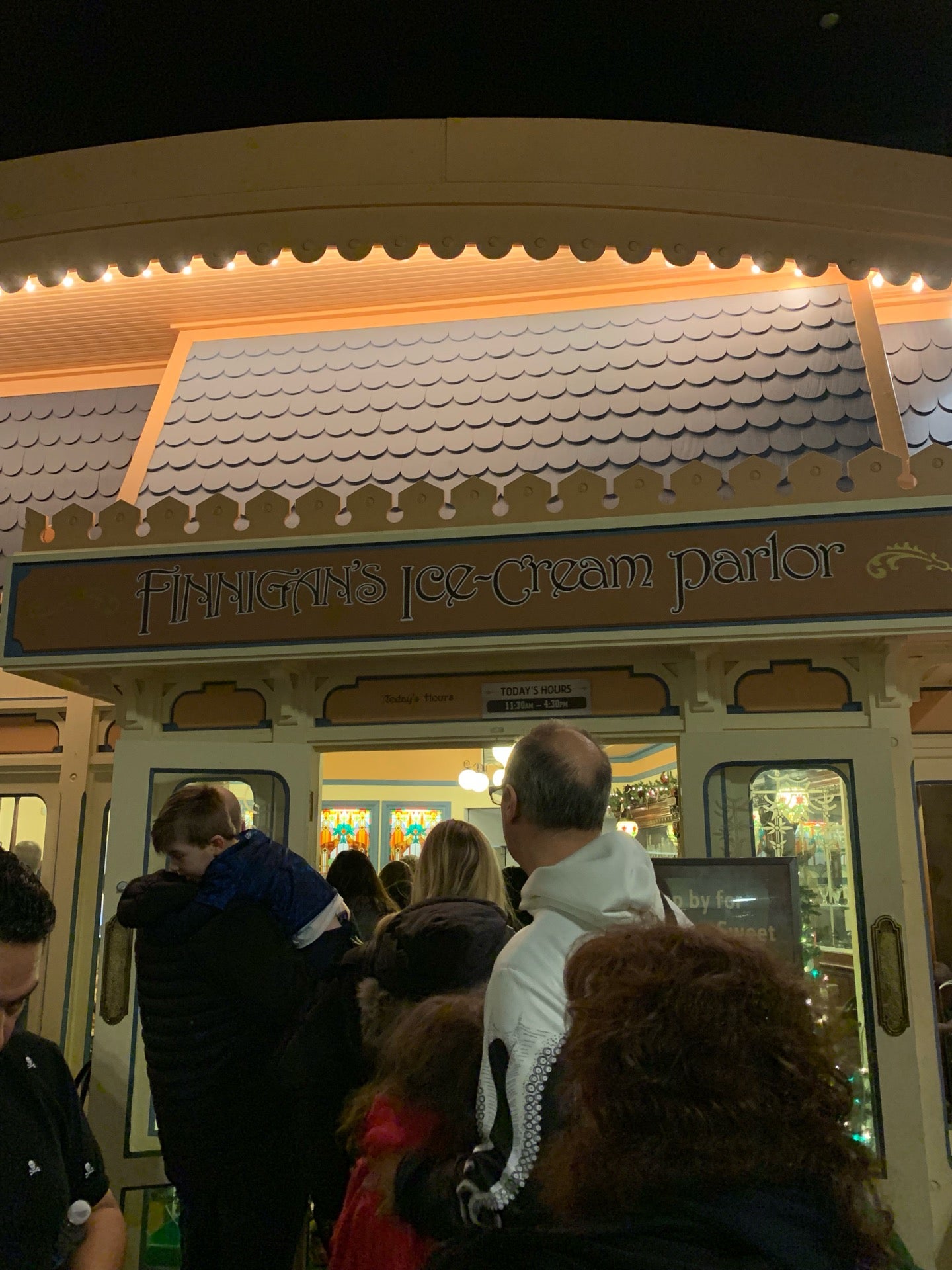 Finnigan's Ice Cream Parlor, 5700 S Lake Shore Dr, Chicago, IL, Burger