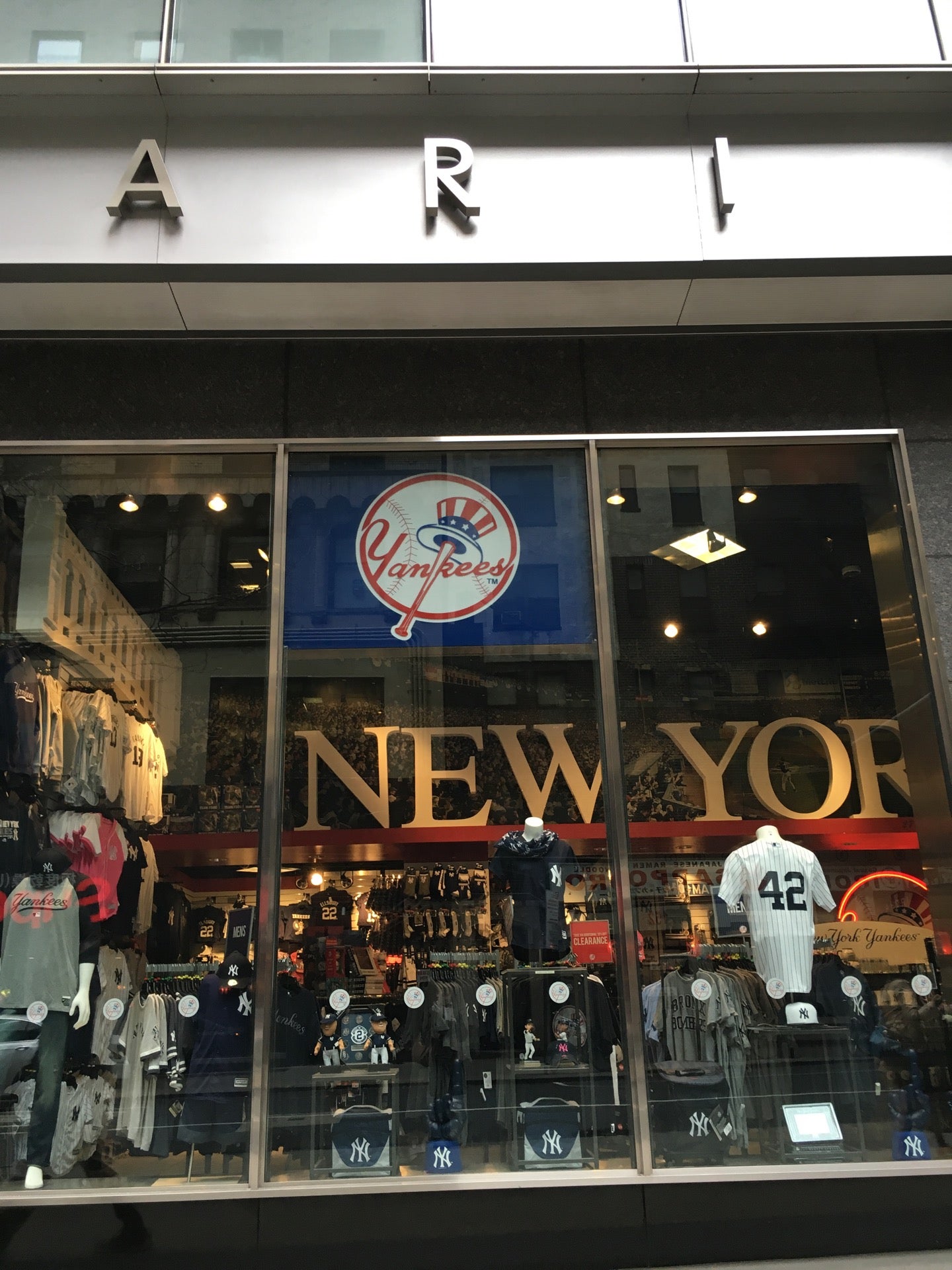 YANKEE CLUBHOUSE SHOP - 37 Photos & 36 Reviews - 245 W 42nd St, New York, New  York - Sports Wear - Phone Number - Yelp