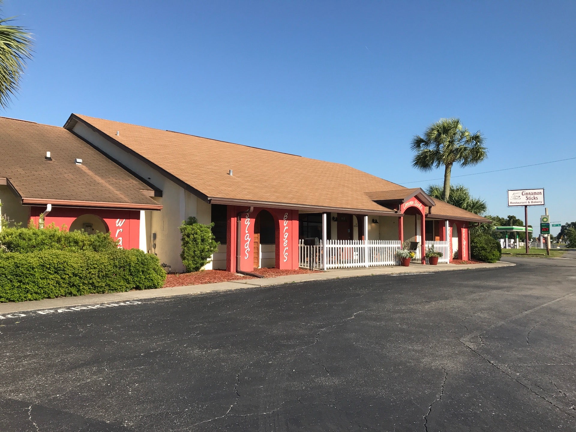 Dillon's Cinnamon Sticks Restaurant and Bakery, 727 S Us Highway 41