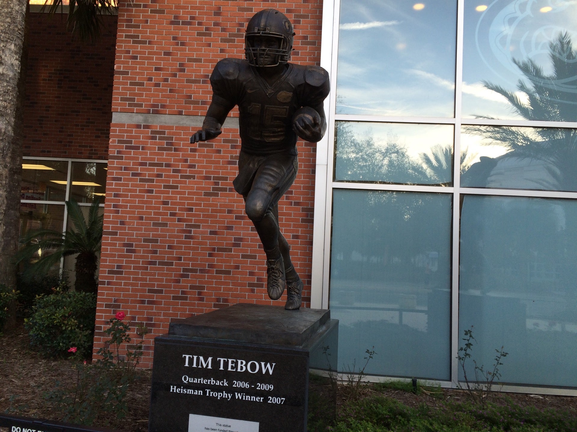 Tim Tebow statue - Picture of Ben Hill Griffin Stadium, Gainesville -  Tripadvisor