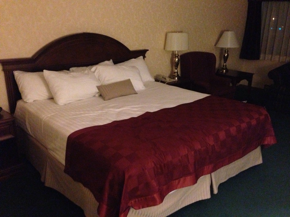 Ramada Plaza By Wyndham Hagerstown, 1718 Underpass Way, Hagerstown, MD