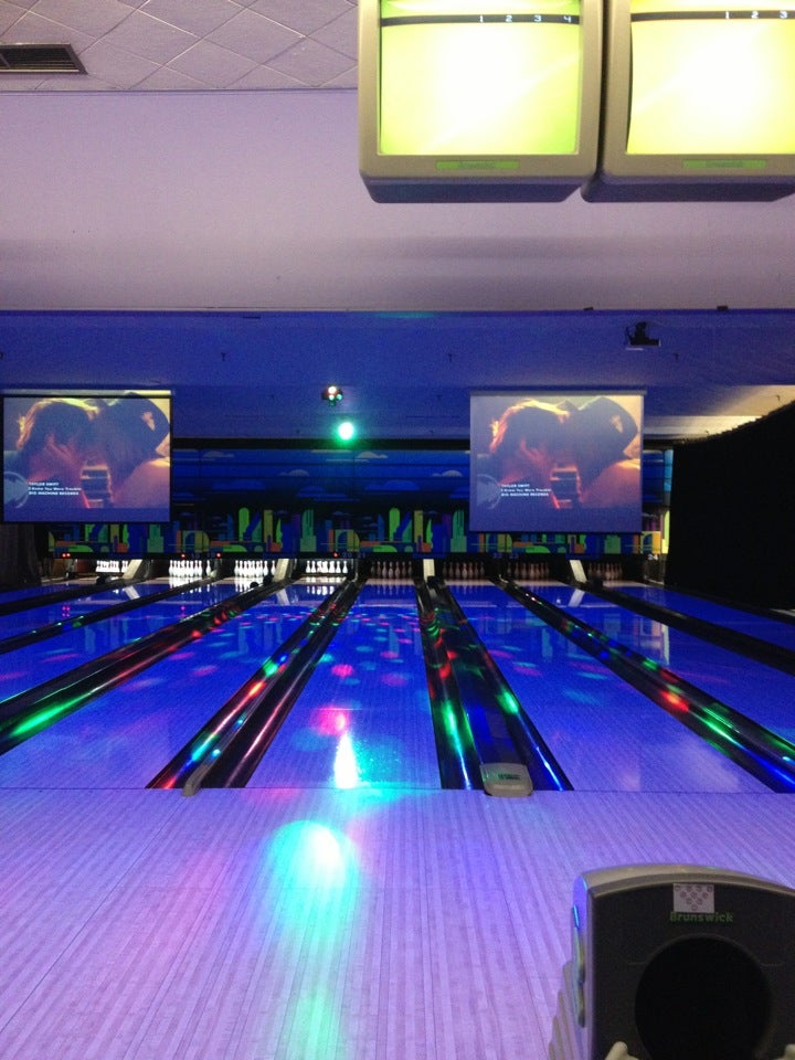 Playtime Bowl & Entertainment, 33 Samor Rd, Toronto, ON, Tourist