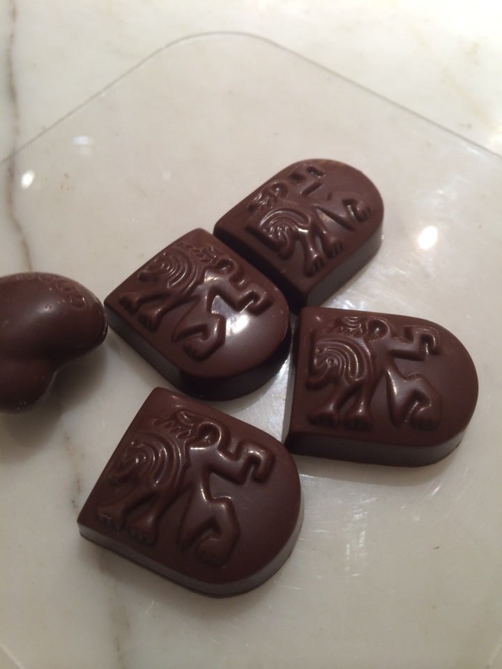 Godiva Chocolatier CLOSED, 2270 Kalakaua Ave, Honolulu, HI MapQuest