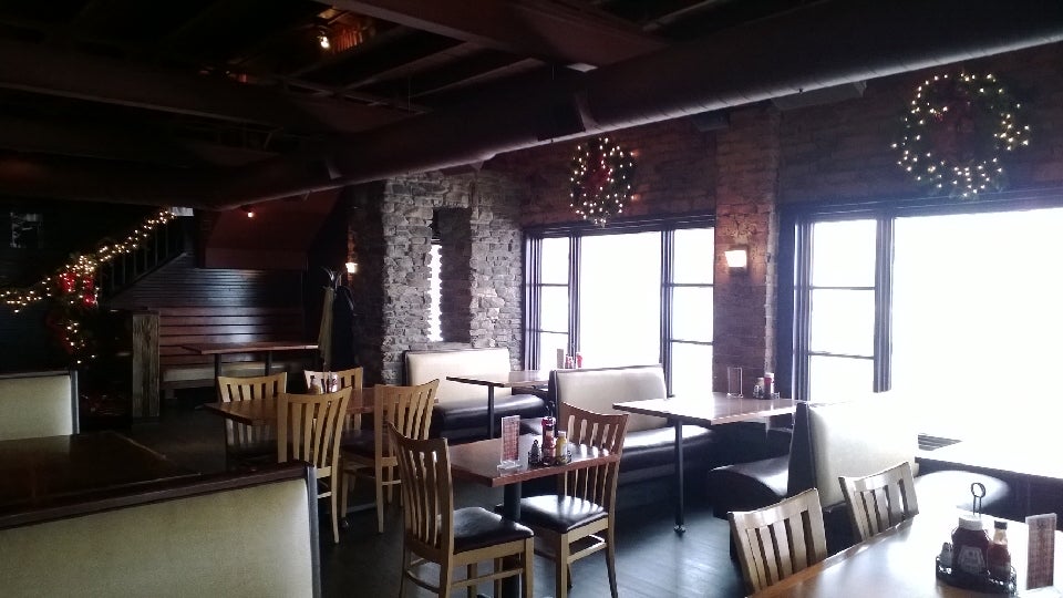 Captain Jack's Lakefront Bar & Grill, 24026 Jefferson Ave, Saint Clair