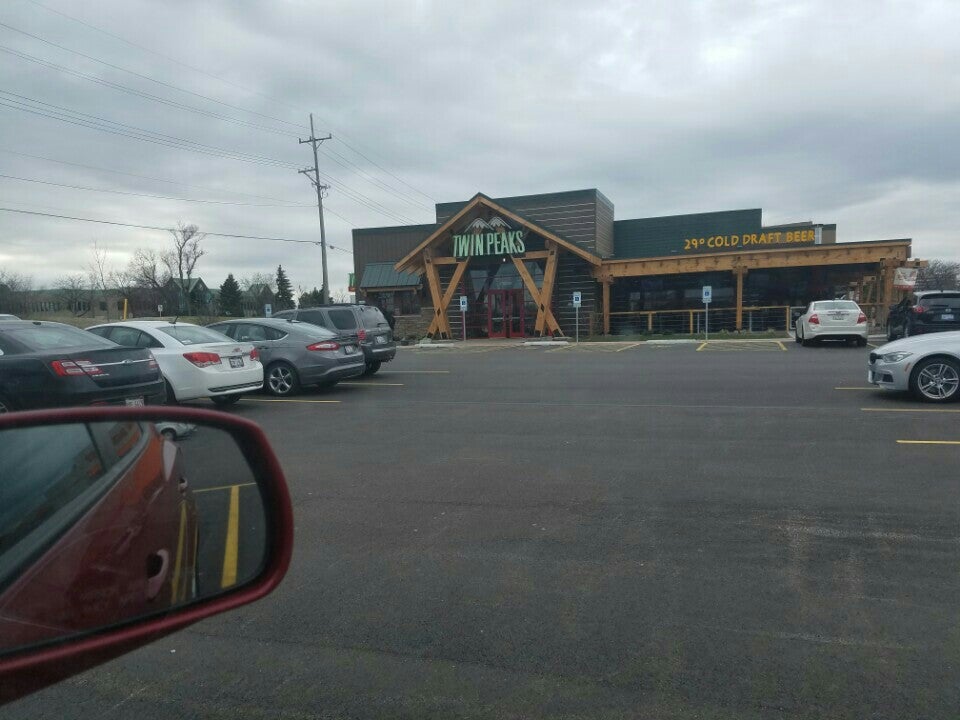 Twin Peaks, 17W734 22nd St, Oakbrook Terrace, IL, Bars MapQuest