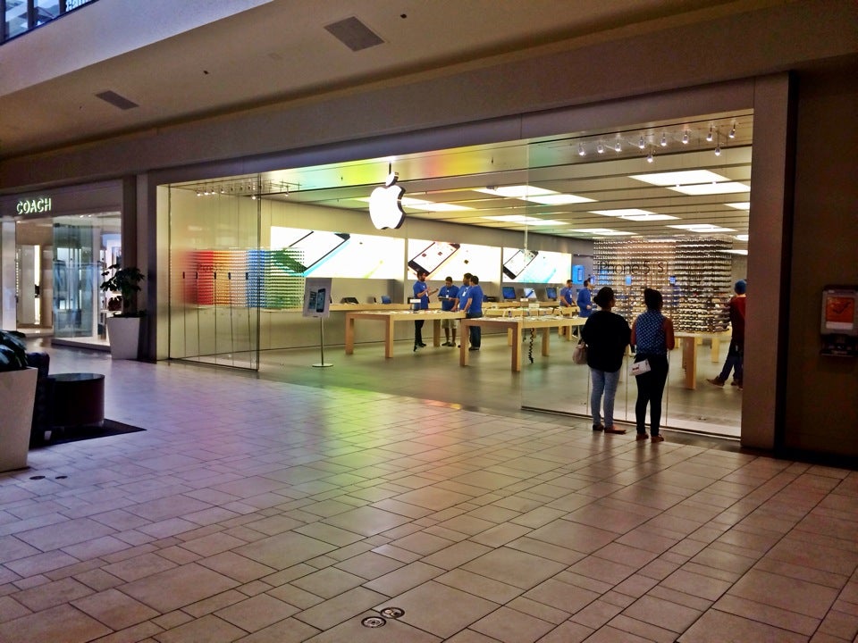 Cielo Vista Mall - Apple Store - Apple
