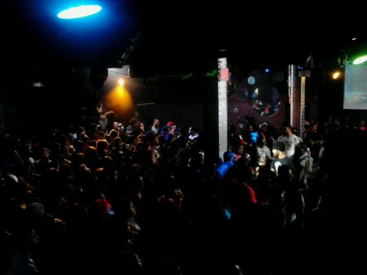 Shampoo 417 N 8th St, Philadelphia, PA MapQuest