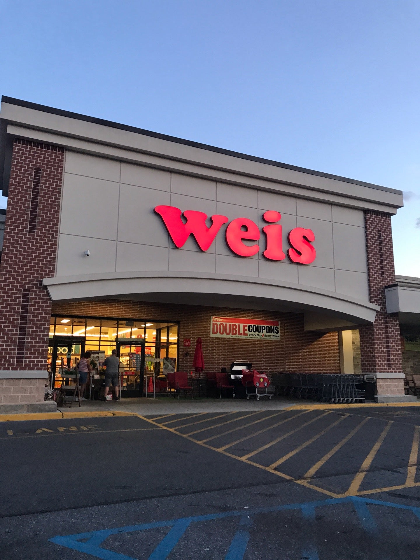 Weis Markets poised to open at Towson Place – Baltimore Sun