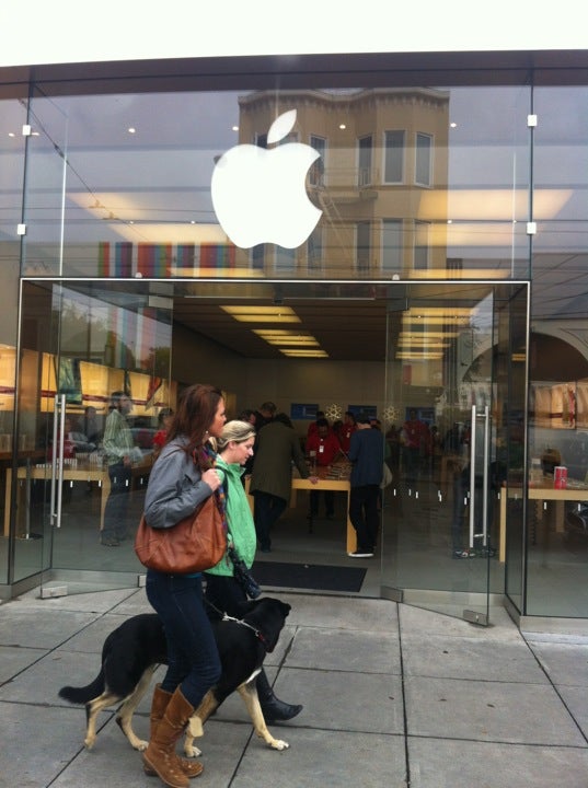 Chestnut Street - Apple Store - Apple